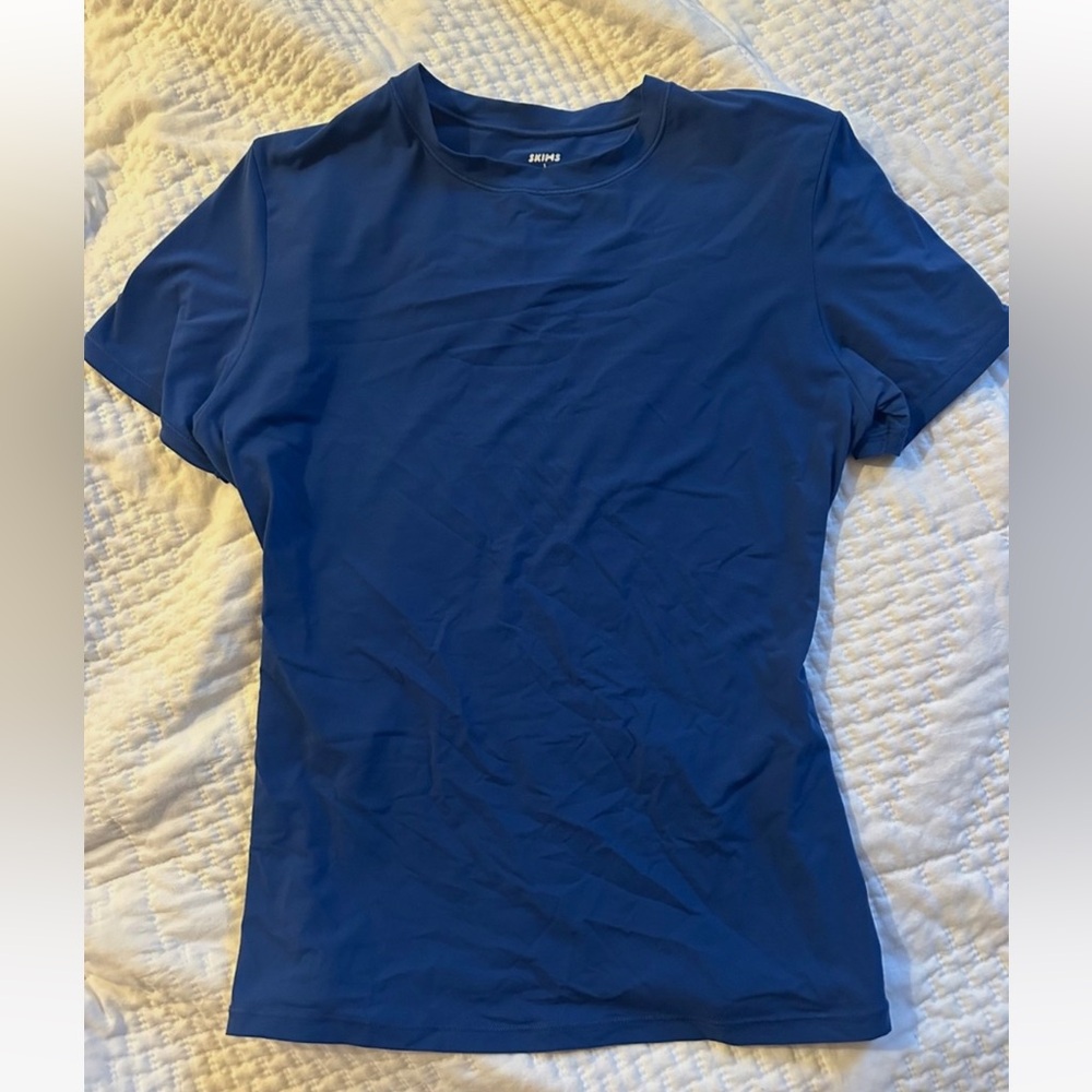 SKIMS Fits Everybody Tshirt- royal blue - size small